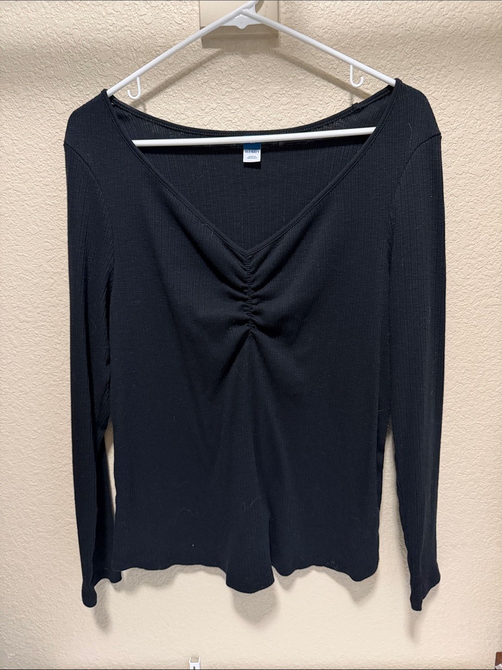 Long-Sleeve V-Neck Ruched Front Women's Top - Black